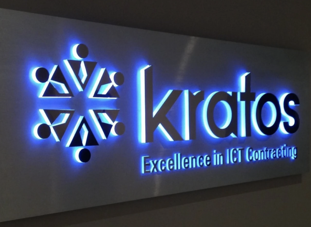 Halo edge letter signs for striking illumination